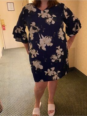 Navy Floral V-Neck Shift Dress